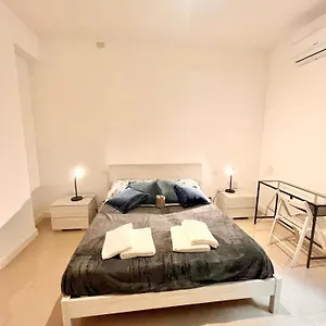 Alloggio in famiglia Double With Private Bathroom In Shared, Roma
